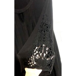 New Directions Women Black 3/4 Sleeve Top very pretty embroidered sleeves 2X